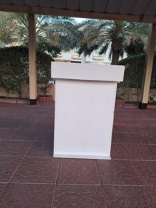 سائق فاليه محترف في الكويت يقدم خدمة ركن سيارات لضيوف مناسبة خاصة