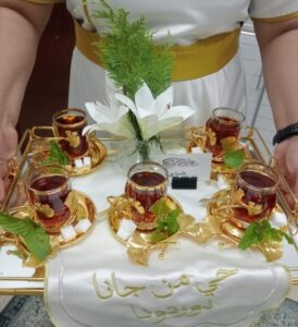 خدمة شاي وقهوة وعصير